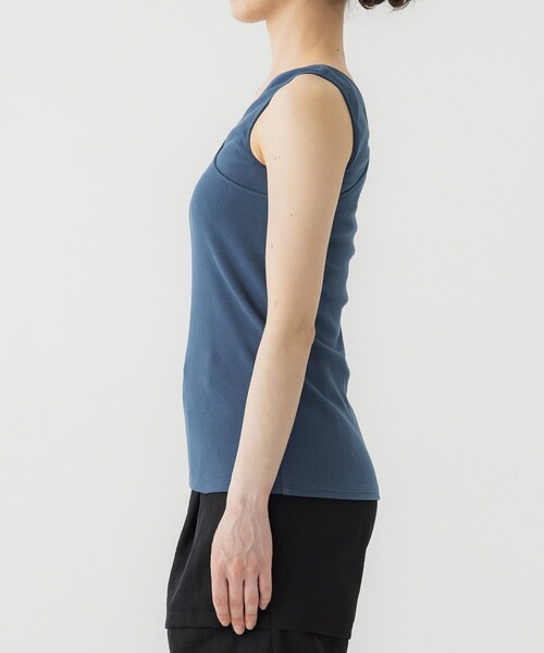 UNITED TOKYO（ユナイテッドトウキョウ）の「ラセンカットアウトタンクトップ｜ウォッシャブル（タンクトップ・レディース・ブラック/ホワイト/ダークブルー・FREE）」の18枚目の写真