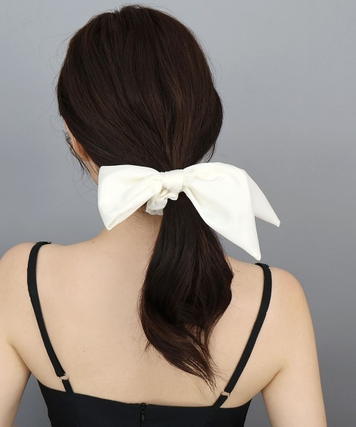 CEMONEMO（セモネモ）の「アシメ サテン リボン シュシュ（シュシュ・レディース・ベージュ/ブラック/アイボリー・FREE）」の20枚目の写真