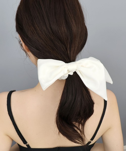 CEMONEMO（セモネモ）の「アシメ サテン リボン シュシュ（シュシュ・レディース・ベージュ/ブラック/アイボリー・FREE）」の18枚目の写真