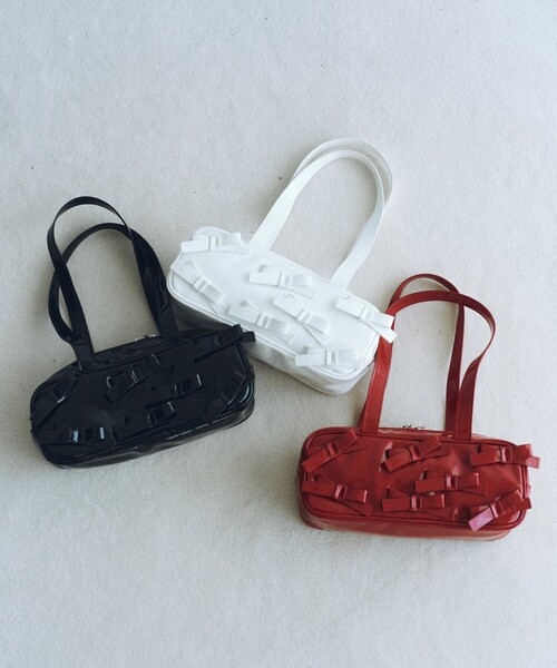 Firsthand(ファーストハンド)の「Firsthand/ファーストハンド エナメルリボンボストンバッグ / ハンドルバッグ(ボストンバッグ・レディース・ホワイト/レッド/ブラック・ONE SIZE)」の4枚目の写真