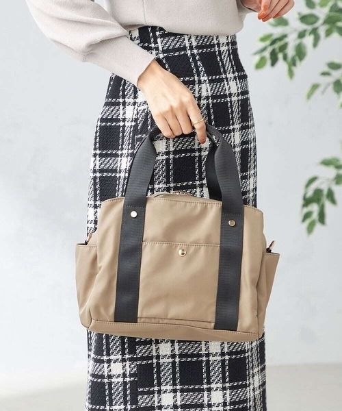 a.v.v（アーヴェヴェ）の「【2WAY】10ポケットバッグ（ショルダーバッグ・レディース・ブラック/ベージュ/ライトグレー・38）」の3枚目の写真