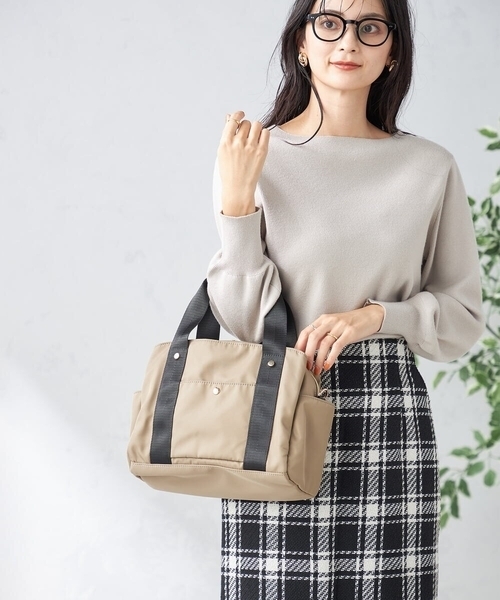 a.v.v（アーヴェヴェ）の「【2WAY】10ポケットバッグ（ショルダーバッグ・レディース・ブラック/ベージュ/ライトグレー・38）」の4枚目の写真