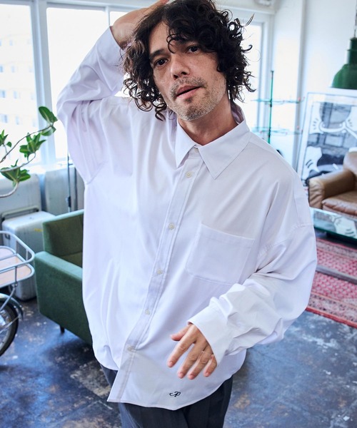 ADAM PATEK(アダムパテック)の「ms5811-ap embroidery looose shirt シャツ(シャツ/ブラウス・メンズ・ブルー/ホワイト/ブラック・2/1)」の2枚目の写真