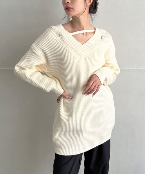 Jewelobe(ジュエローブ)の「ショルダージップルーズニットプルオーバー(ニット/セーター・レディース・グレー/ブラック/オフホワイト/レッド・FREE)」の5枚目の写真