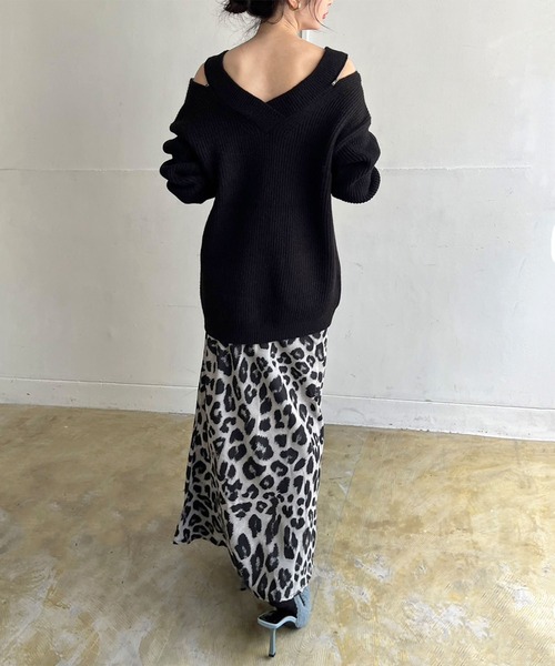 Jewelobe(ジュエローブ)の「ショルダージップルーズニットプルオーバー(ニット/セーター・レディース・グレー/ブラック/オフホワイト/レッド・FREE)」の16枚目の写真