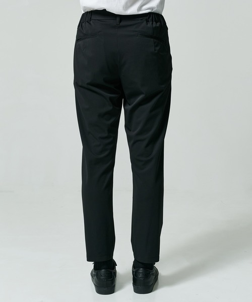 THE PERMANENT EYE(ザパーマネントアイ)の「Light Matte Stretch Jersey Tapered Pants(スラックス・メンズ・ブラック/オリーブ・44)」の10枚目の写真