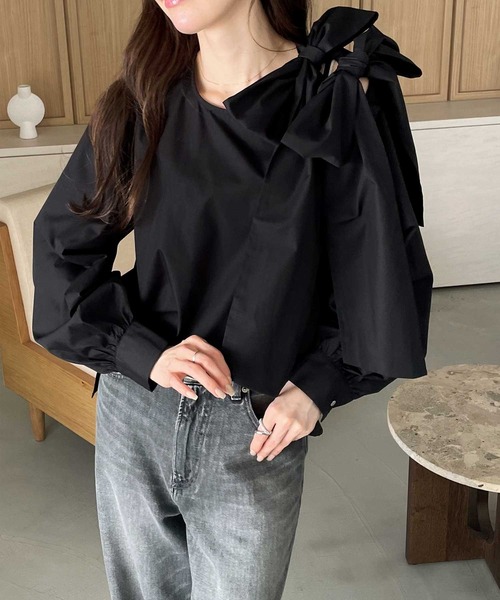 YOUING.(ユイン)の「ショルダーリボンブラウス(シャツ/ブラウス・レディース・オフホワイト/ブラック・MEDIUM/LARGE)」の10枚目の写真