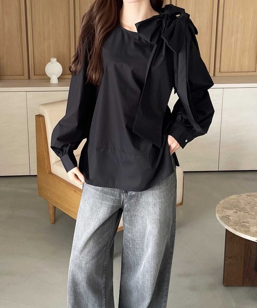 YOUING.(ユイン)の「ショルダーリボンブラウス(シャツ/ブラウス・レディース・オフホワイト/ブラック・MEDIUM/LARGE)」の17枚目の写真