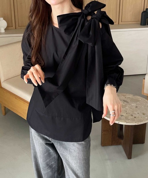 YOUING.(ユイン)の「ショルダーリボンブラウス(シャツ/ブラウス・レディース・オフホワイト/ブラック・MEDIUM/LARGE)」の15枚目の写真
