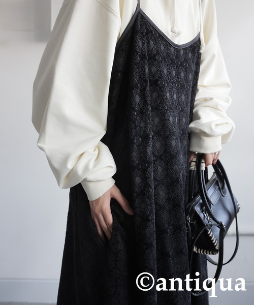 antiqua(アンティカ)の「ベロアレースキャミワンピース(ワンピース・レディース・ブラック/ベージュ・ONESIZE)」の16枚目の写真