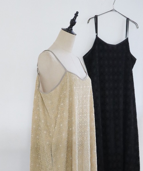 antiqua(アンティカ)の「ベロアレースキャミワンピース(ワンピース・レディース・ブラック/ベージュ・ONESIZE)」の8枚目の写真