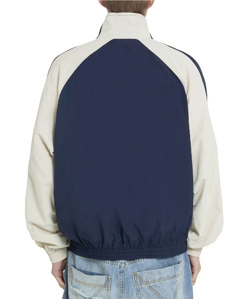 OY（オーワイ）の「『OY/オーワイ』 EMBROIDERED LOGO NYLON TRACK TOP/刺繍ロゴ ナイロントラックトップ（その他トップス・レディース・ブラック/ネイビー・L/M）」の8枚目の写真