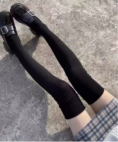 BARELY BLUE（ベアリーブルー）の「【 BARELY BLUE / ベアリーブルー 】 切り替え ルーズ リブ ニーハイソックス（ソックス/靴下・レディース・グレー/アイボリー/ブラック・FREE）」の5枚目の写真