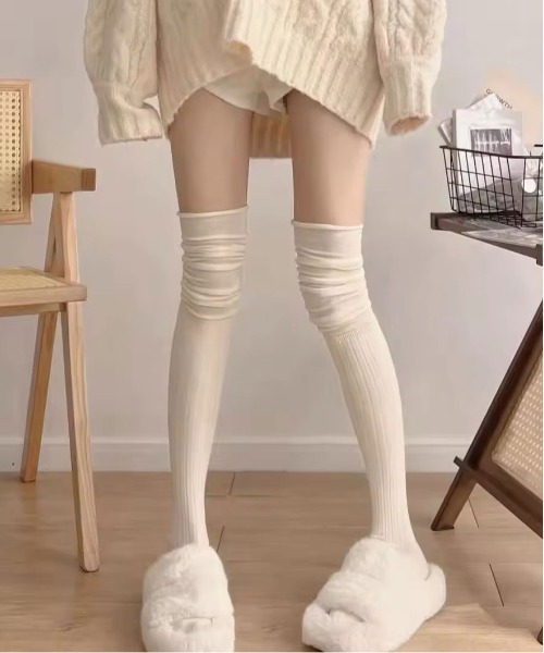 BARELY BLUE（ベアリーブルー）の「【 BARELY BLUE / ベアリーブルー 】 切り替え ルーズ リブ ニーハイソックス（ソックス/靴下・レディース・グレー/アイボリー/ブラック・FREE）」の9枚目の写真