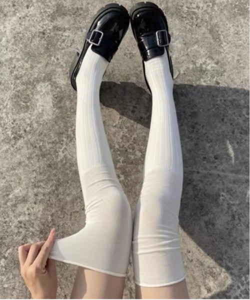 BARELY BLUE（ベアリーブルー）の「【 BARELY BLUE / ベアリーブルー 】 切り替え ルーズ リブ ニーハイソックス（ソックス/靴下・レディース・グレー/アイボリー/ブラック・FREE）」の17枚目の写真