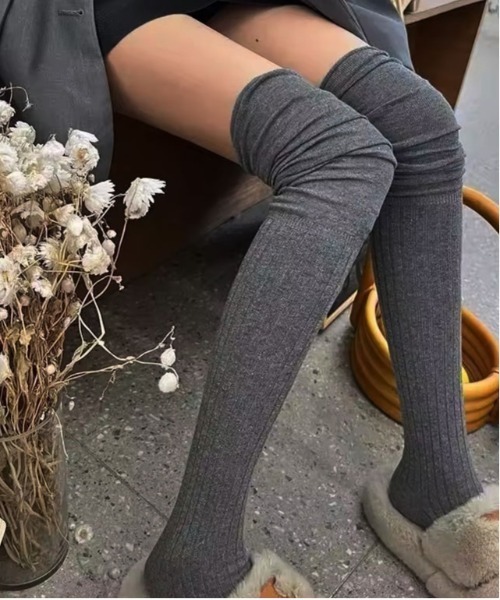 BARELY BLUE（ベアリーブルー）の「【 BARELY BLUE / ベアリーブルー 】 切り替え ルーズ リブ ニーハイソックス（ソックス/靴下・レディース・グレー/アイボリー/ブラック・FREE）」の22枚目の写真