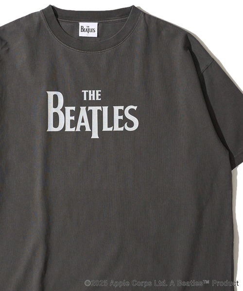 The Beatles(ザビートルズ)の「【THE BEATLES/ザ ビートルズ】ピグメント加工ロゴプリントTシャツ(Tシャツ/カットソー・レディース・ブラック/ホワイト・MEDIUM/X-LARGE/LARGE)」の2枚目の写真
