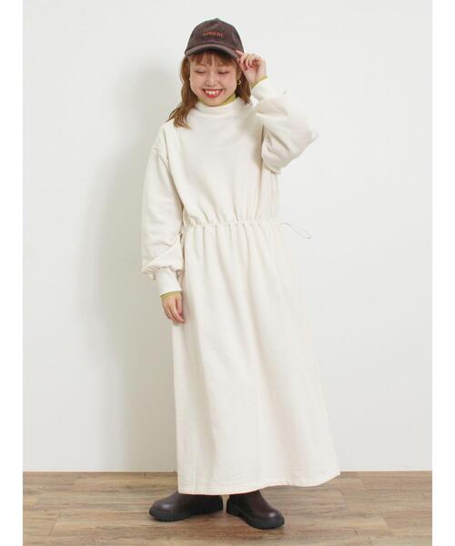 Samansa Mos2(サマンサ モスモス)の「裏起毛ウエストドロストワンピース(ワンピース・レディース・チャコールグレー/グレー/グリーン/キナリ・F)」の2枚目の写真