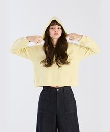 To b. by agnes b.（トゥービーバイアニエスベー）の「ロゴ刺繍 コットン ニューマカロンカラー スウェットフーディー（パーカー）」