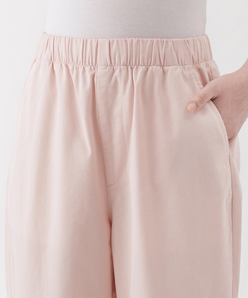 無印良品（ムジルシリョウヒン）の「婦人　洗いざらし　コットンイージーテーパードパンツ（その他パンツ・レディース・ベージュ/ピンク/ブラック/カーキ系・XL/M/S/L）」の7枚目の写真