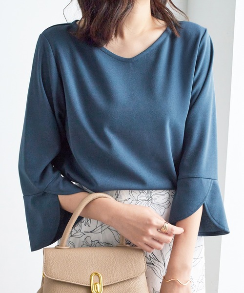 alotta(アロッタ)の「ひんやり×サラっと快適!フレアスリーブTシャツブラウス<接触冷感/UVカット>(シャツ/ブラウス・レディース・グレイッシュブルー/ブラック/ホワイト/ピンク/ネイビー・M/3L/LL/L/5L/4L)」の10枚目の写真