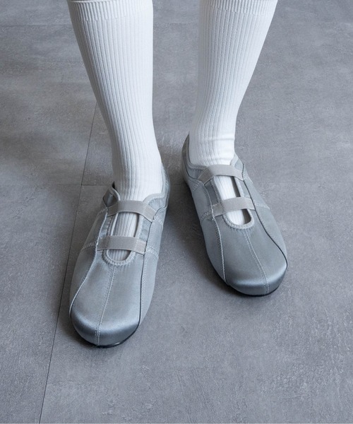 Fabby fabby（ファビィーファビィー）の「サテンシューズ（その他シューズ・レディース・ベージュ/シルバー/ブラック・LARGE/MEDIUM/SMALL）」の3枚目の写真