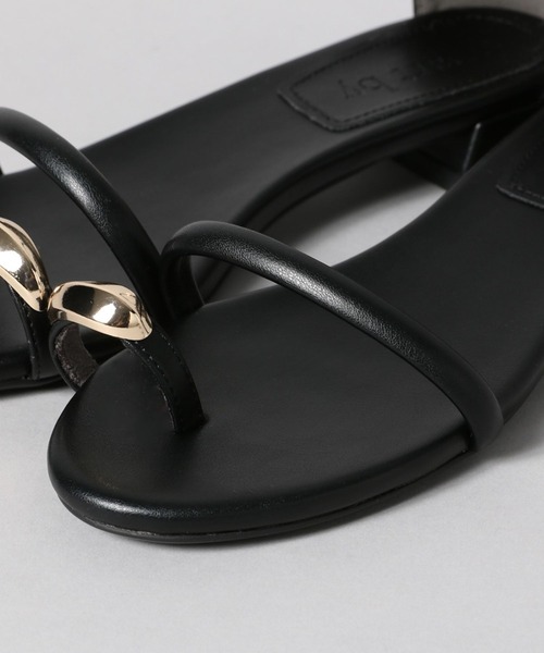 A part by(アパートバイ)の「サムリングサンダル(サンダル・レディース・アイボリー/ブラック・MEDIUM/LARGE)」の6枚目の写真