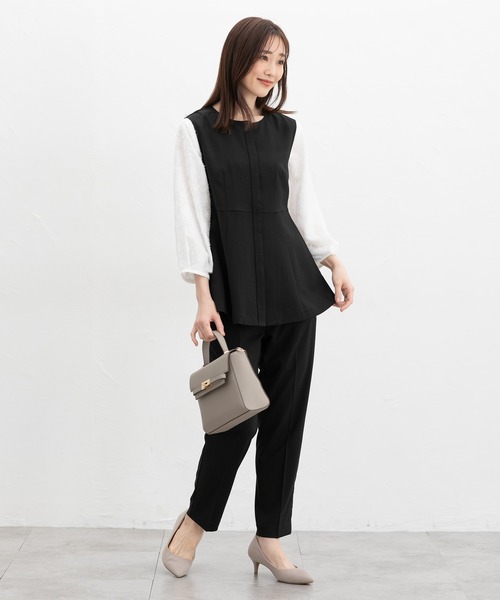 Honeys(ハニーズ)の「【ストレッチ・ウォッシャブル・イージーケア・接触冷感】ペプラムジレ(ベスト・レディース・グレイッシュベージュ/ブラック/ネイビー・L/LL/M/S/3L)」の10枚目の写真