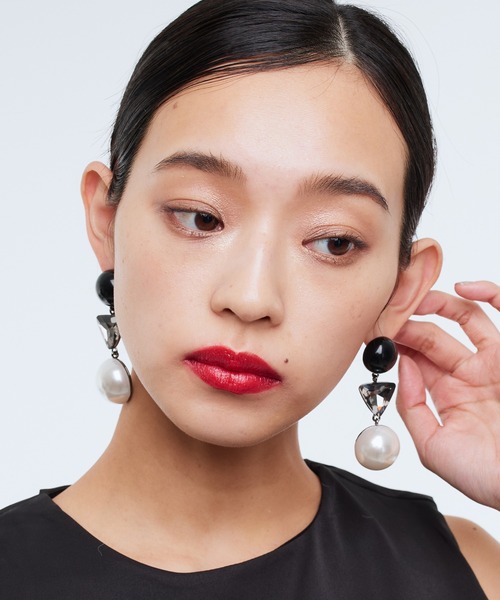 Narcissus（ナルシス）の「レトロパールピアス　3連ピアス　パール　ビジュー　オケージョン　パーティー（ピアス（両耳用）・レディース・ブラック/イエロー・FREE）」の3枚目の写真