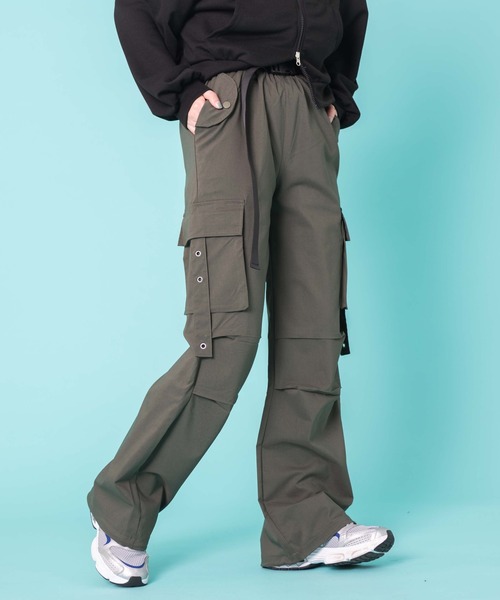WOND(ウォンド)の「WOND/ベルト付きワイドカーゴパンツ(カーゴパンツ・レディース・ブラック/カーキ・FREE)」の1枚目の写真