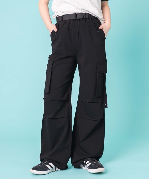 WOND(ウォンド)の「WOND/ベルト付きワイドカーゴパンツ(カーゴパンツ・レディース・ブラック/カーキ・FREE)」の2枚目の写真
