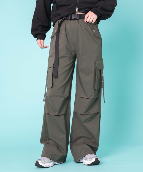 WOND(ウォンド)の「WOND/ベルト付きワイドカーゴパンツ(カーゴパンツ・レディース・ブラック/カーキ・FREE)」の9枚目の写真