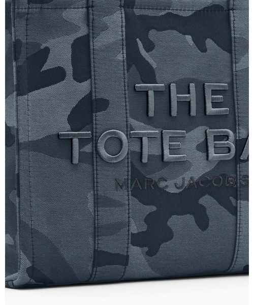 MARC JACOBS(マークジェイコブス)の「THE CAMO JACQUARD MEDIUM TOTE BAG/ザ カモ ジャカード ミディアム トート バッグ(トートバッグ・レディース・ブルー系その他・ONE SIZE)」の6枚目の写真