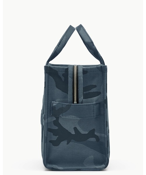 MARC JACOBS(マークジェイコブス)の「THE CAMO JACQUARD MEDIUM TOTE BAG/ザ カモ ジャカード ミディアム トート バッグ(トートバッグ・レディース・ブルー系その他・ONE SIZE)」の5枚目の写真