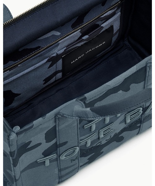 MARC JACOBS(マークジェイコブス)の「THE CAMO JACQUARD MEDIUM TOTE BAG/ザ カモ ジャカード ミディアム トート バッグ(トートバッグ・レディース・ブルー系その他・ONE SIZE)」の4枚目の写真