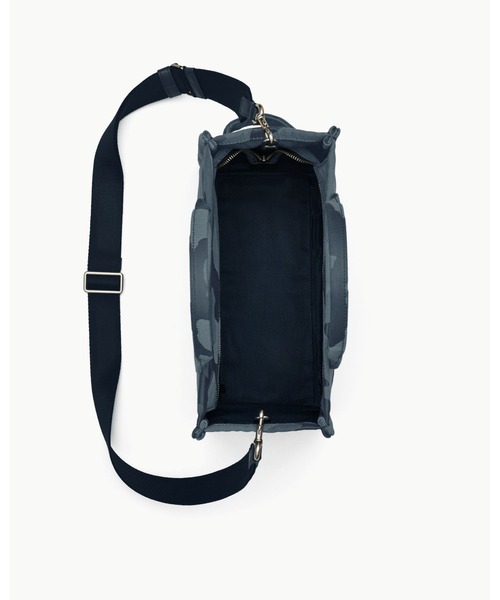 MARC JACOBS(マークジェイコブス)の「THE CAMO JACQUARD MEDIUM TOTE BAG/ザ カモ ジャカード ミディアム トート バッグ(トートバッグ・レディース・ブルー系その他・ONE SIZE)」の3枚目の写真