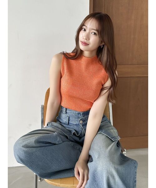 dazzlin(ダズリン)の「コンパクトノースリラメニットトップス(ニット/セーター・レディース・ブルー/チャコールグレー/オフホワイト/オレンジ/グリーン・FREE)」の9枚目の写真