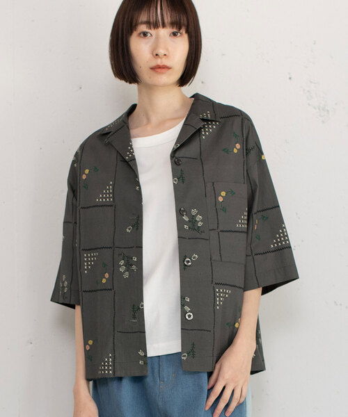 POU DOU DOU（プードゥドゥ）の「ステッチプリント開襟シャツ（シャツ/ブラウス・レディース・オフホワイト/ダークグレー・M）」の3枚目の写真