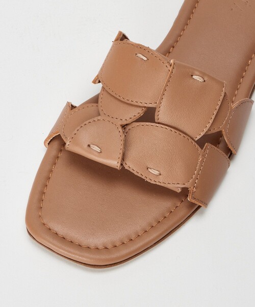 allureville(アルアバイル)の「【DI GAIA(ディガイア)】TOTEME FLAT SANDAL(サンダル・レディース・モカ・36/37/38)」の5枚目の写真