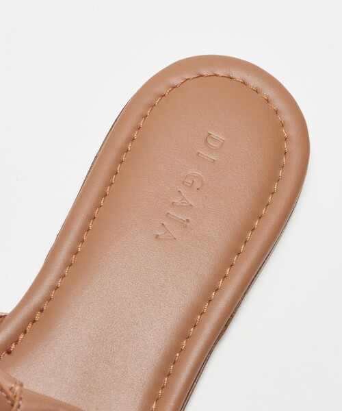 allureville(アルアバイル)の「【DI GAIA(ディガイア)】TOTEME FLAT SANDAL(サンダル・レディース・モカ・36/37/38)」の6枚目の写真