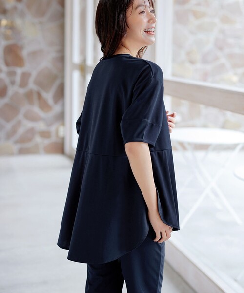 Tiaclasse（ティアクラッセ）の「【サラごこち】ラウンドヘムチュニック（Tシャツ/カットソー・レディース・ブラック/ブラウン系/ネイビー・XL/XXL）」の16枚目の写真