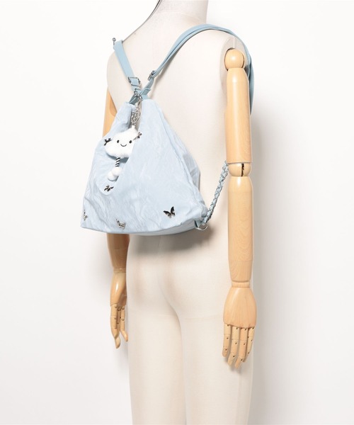 DIAVEL（ディアベル）の「【4色展開／3WAY多機能バッグ】ふわふわ雲チャーム×蝶モチーフメタルピン付き（手提げ／斜め掛け／リュック）（ショルダーバッグ・レディース・シルバー/ブルー/ホワイト/ブラック・F）」の10枚目の写真