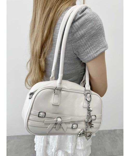 PHILLY（フィリー）の「【チャームセット★】ベルトデザインバッグ（ショルダーバッグ・レディース・ホワイト/ブラック・FREE）」の7枚目の写真