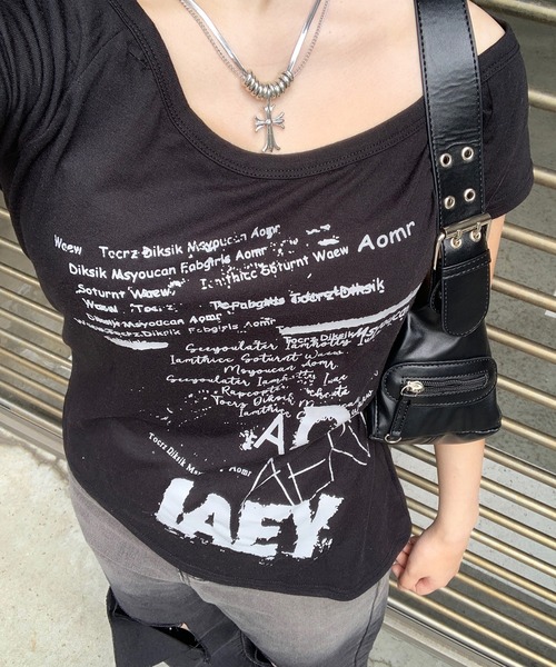 lilful(リルフル)の「レタリングY2Kプリント ワンショルダー ロングTシャツ(Tシャツ/カットソー・レディース・ブラック・L/M/S)」の9枚目の写真