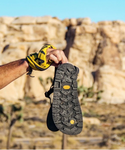 ムラサキスポーツ(ムラサキスポーツ)の「LUNA SANDALS/ルナサンダル メンズ レディース 走れるサンダル トレイル ラン OSO WINGED EDITION(サンダル・メンズ・ブラック・25.5cm/26.5cm/27.0cm/25.0cm/26.0cm)」の2枚目の写真