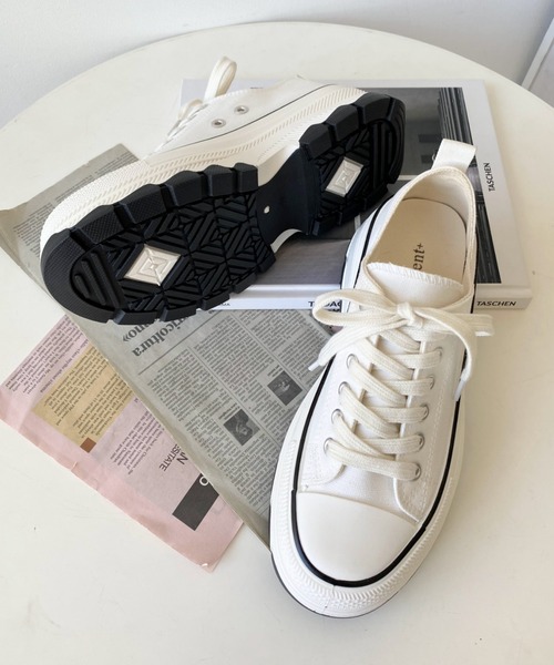 moment+(モーメントプラス)の「ローカットスニーカー(スニーカー・レディース・ブラック・LL)」の3枚目の写真