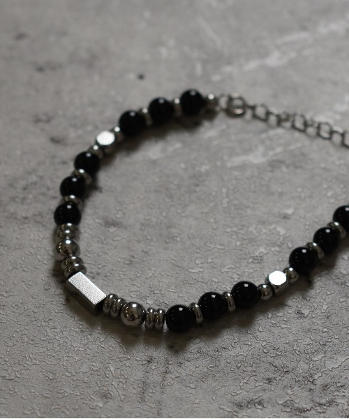 SPINNS（スピンズ）の「ビーズブレスレット（ブレスレット・メンズ・シルバー系その他/ブラック×シルバー・ONESIZE）」の2枚目の写真