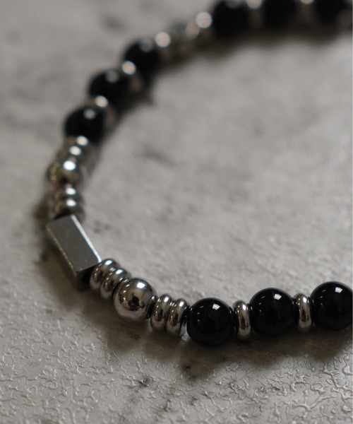 SPINNS（スピンズ）の「ビーズブレスレット（ブレスレット・メンズ・シルバー系その他/ブラック×シルバー・ONESIZE）」の4枚目の写真