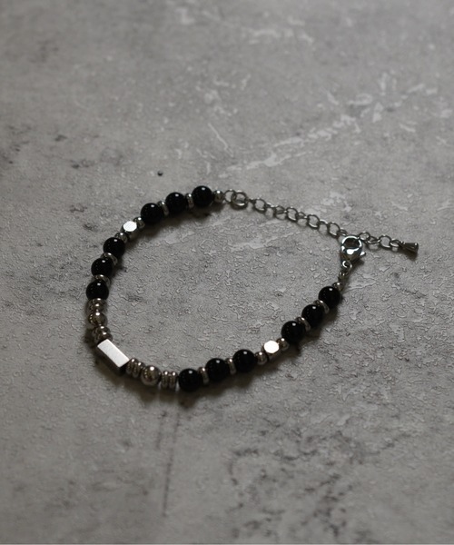SPINNS（スピンズ）の「ビーズブレスレット（ブレスレット・メンズ・シルバー系その他/ブラック×シルバー・ONESIZE）」の3枚目の写真