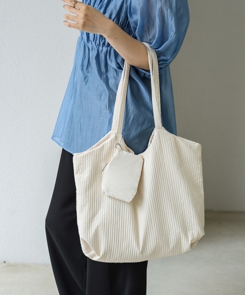 Bab(バブ)の「ポーチ付き軽量キルティング ヌビバッグ(トートバッグ・レディース・オフホワイト/ブルー/ブラック/ピンク・ONESIZE)」の2枚目の写真